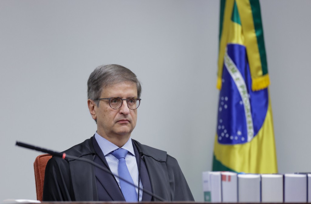 PGR denuncia Eduardo Bolsonaro e Paulo Figueiredo ao STF por coação em processo judicial