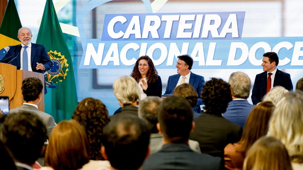 Lula reage à condenação de Bolsonaro, ironiza voto de Luiz Fux e diz que não teme novas sanções dos EUA