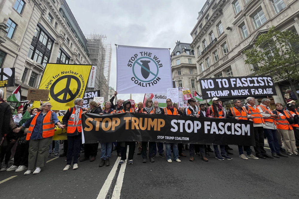 Milhares de manifestantes protestam em Londres contra visita de Trump