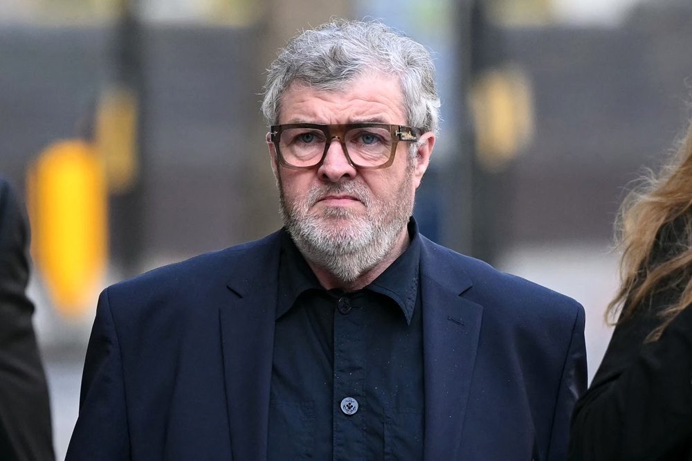 Paul Gallagher, irmão dos músicos do Oasis, se declara inocente de estupro e outras acusações
