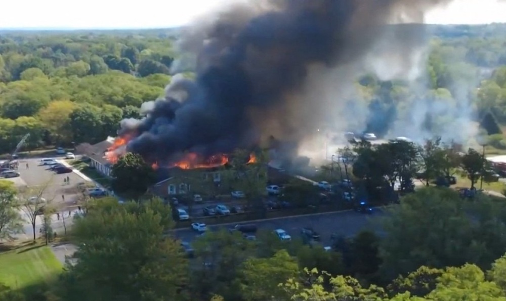 Ataque a tiros e incêndio em igreja deixa feridos em Michigan