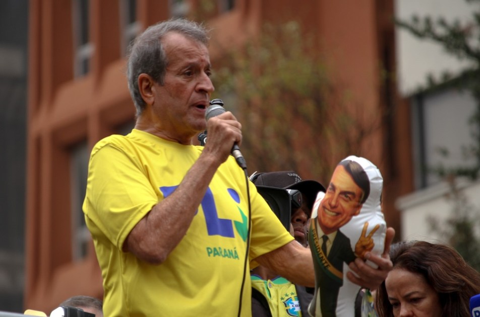 O presidente nacional do PL, Valdemar Costa Neto, participa de ato na Avenida Paulista, em São Paulo, neste domingo