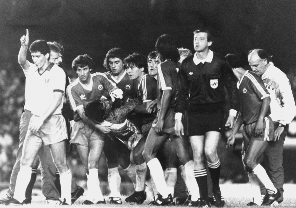 Farsa envolvendo o goleiro Rojas, do Chile, marcou as Eliminatórias da Copa de 1990