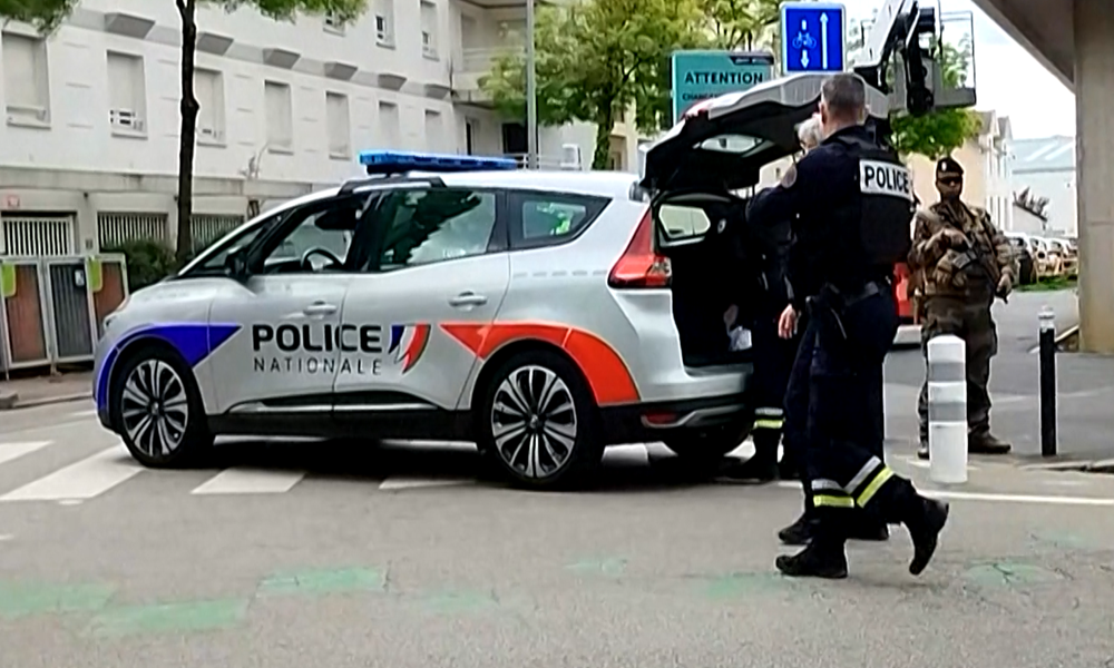 Homem é morto pela polícia após ataque com faca em Marselha