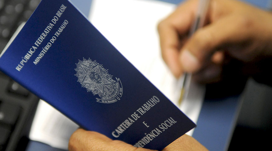 Emprego com carteira assinada no setor privado registra recorde de 39 milhões de pessoas, aponta IBGE