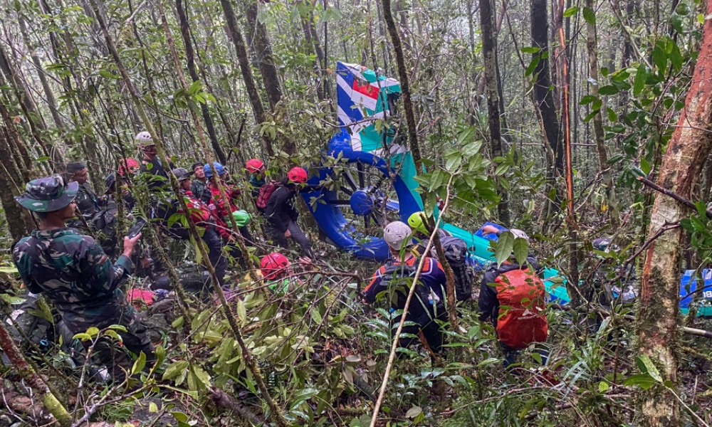 Brasileiro está entre ocupantes de helicóptero que caiu e pegou fogo na Indonésia
