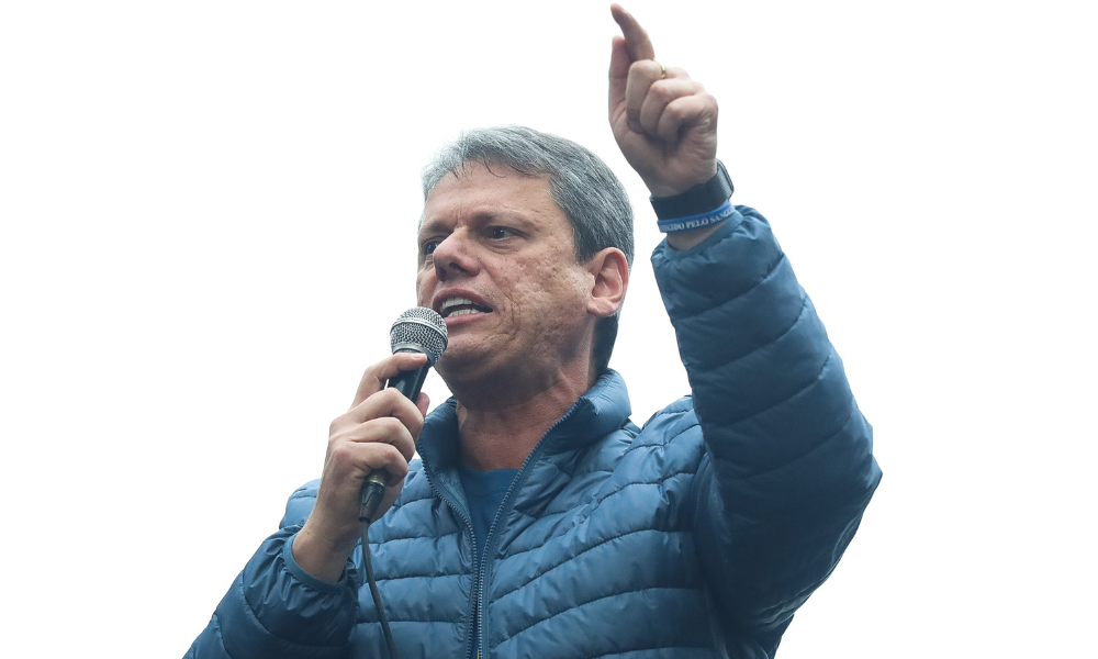 Tarcísio discursa na Paulista, cobra Hugo Motta e diz que ‘só existe um candidato’ para a direita: ‘Jair Messias Bolsonaro’