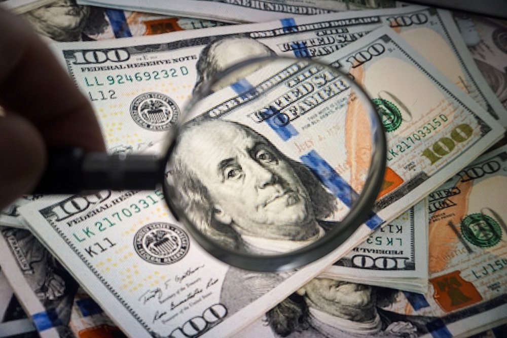 Dólar sobe na contramão do exterior; Ibovespa tem leve realização de lucros