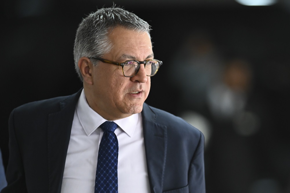 ‘Tô nem aí’, diz ministro da Saúde sobre visto para os Estados Unidos