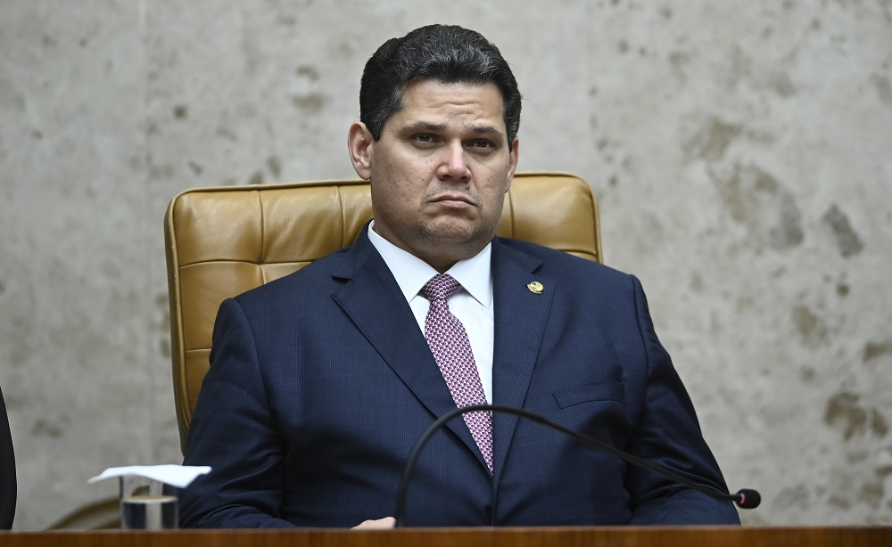 Alcolumbre critica Câmara por atraso em votações de última hora