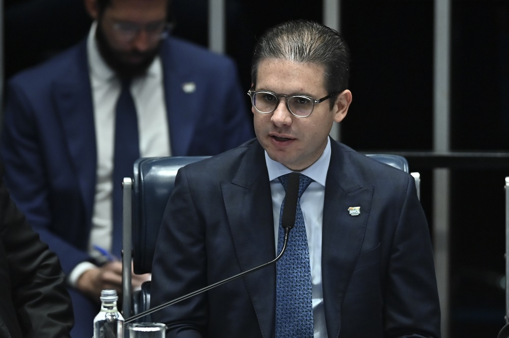 Motta diz que informou à Gleisi que compromisso é votar a isenção do IR via PL 1087/2025