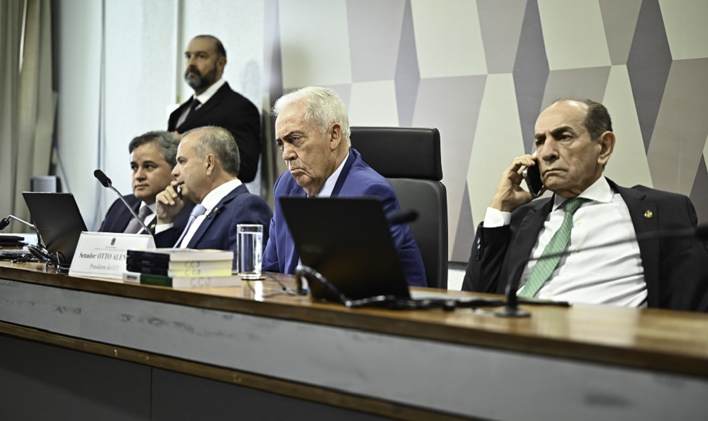 CCJ do Senado rejeita PEC da Blindagem por unanimidade