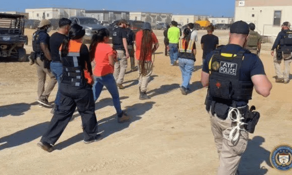 Tribunal derruba política de Trump que mantinha imigrantes presos pelo ICE sem audiência de fiança