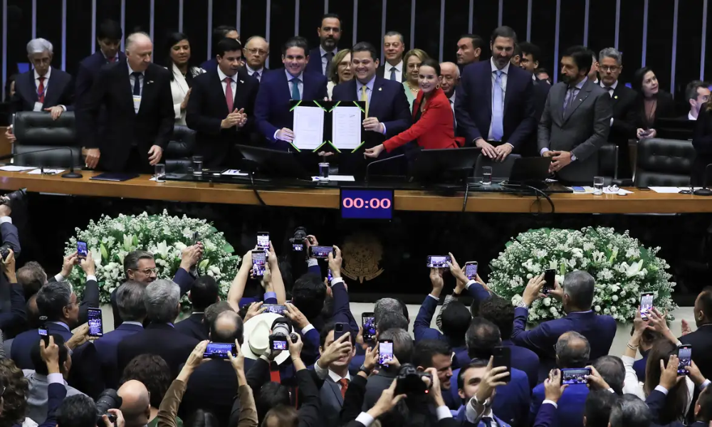 Congresso promulga PEC que muda regras para pagamento dos precatórios