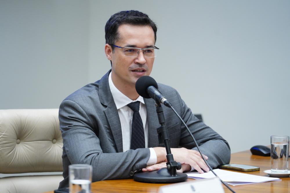 TRE-PR dá 24h para Deltan explicar divulgação de dados sigilosos de Zanin