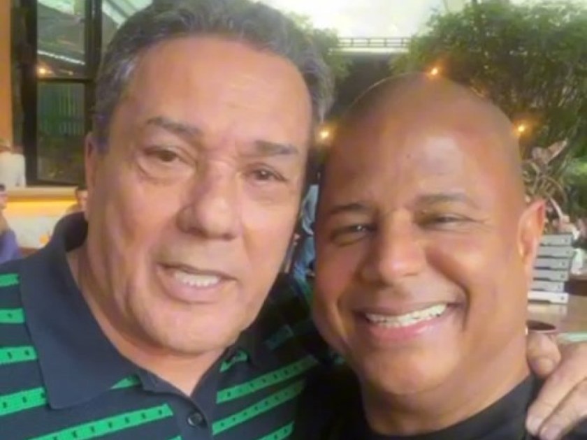 Vanderlei Luxemburgo e Marcelinho Carioca se abraçam após encontro inesperado em um bar em São Paulo