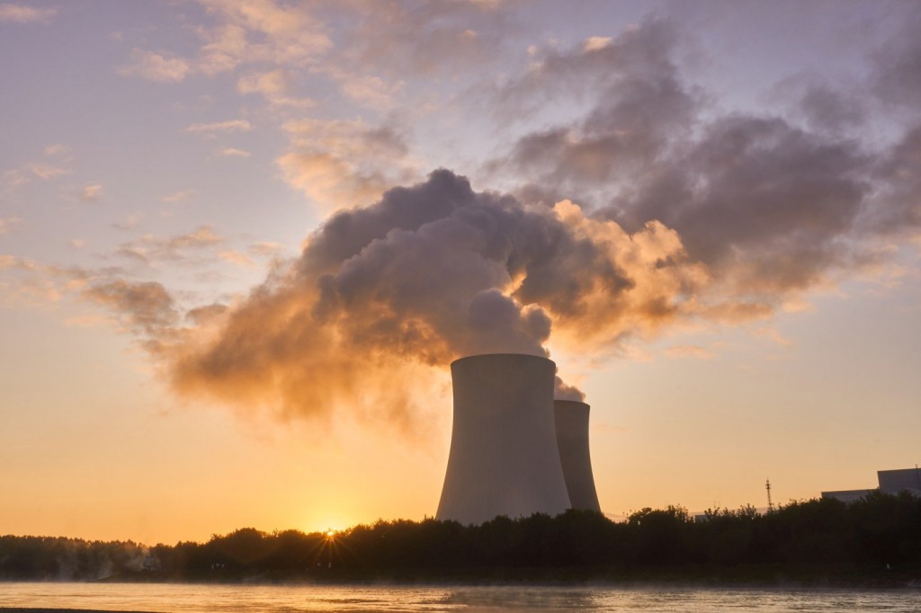 Irã e Rússia assinam acordo de US$ 25 bilhões para construção de usinas nucleares na República Islâmica