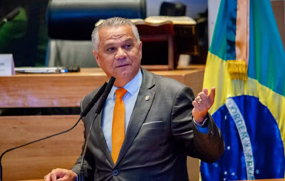Juiz condena deputado Daniel de Castro a pagar R$ 60 mil por vídeo sobre cultura afro
