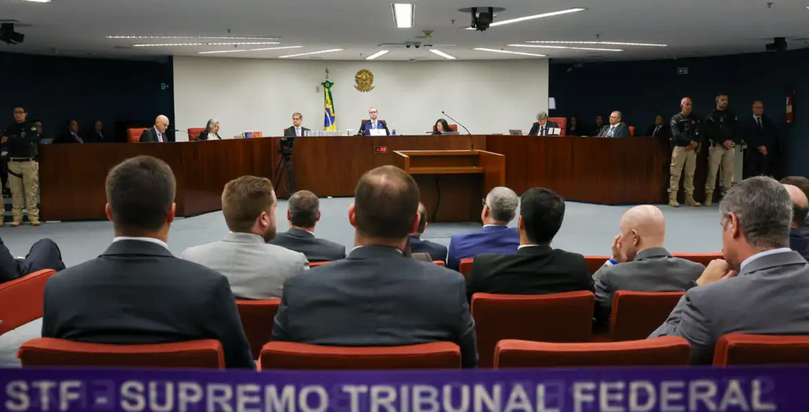 Julgamento de Bolsonaro será retomado nesta quarta com voto de Fux e chance de que STF forme maioria por condenação