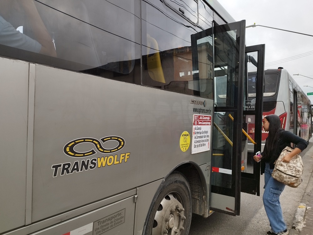Mudança em contratos de viações teria motivado onda de ataques a ônibus em SP