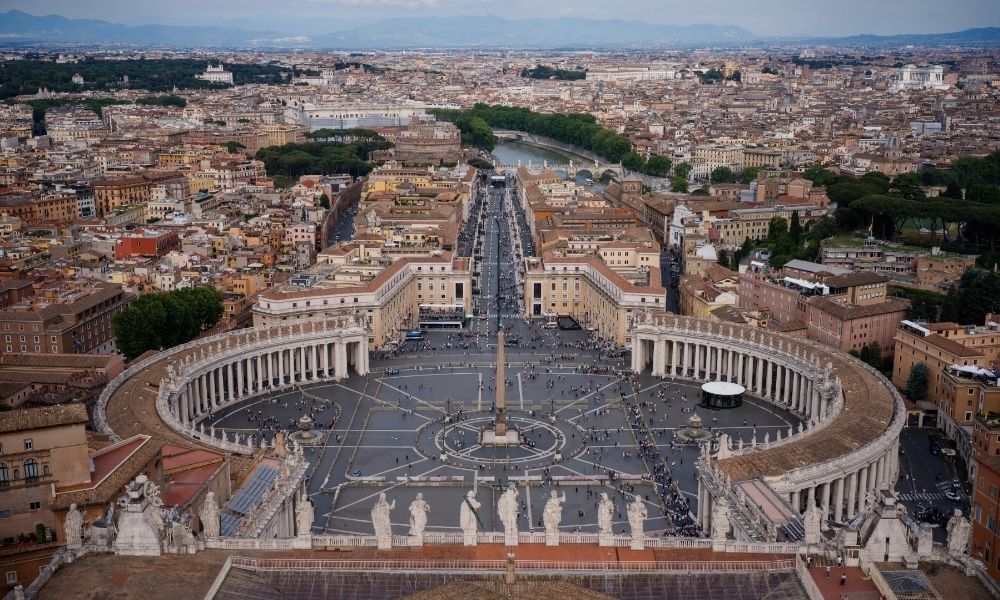 Pharrell Williams, Karol G e outras estrelas se apresentam no Vaticano