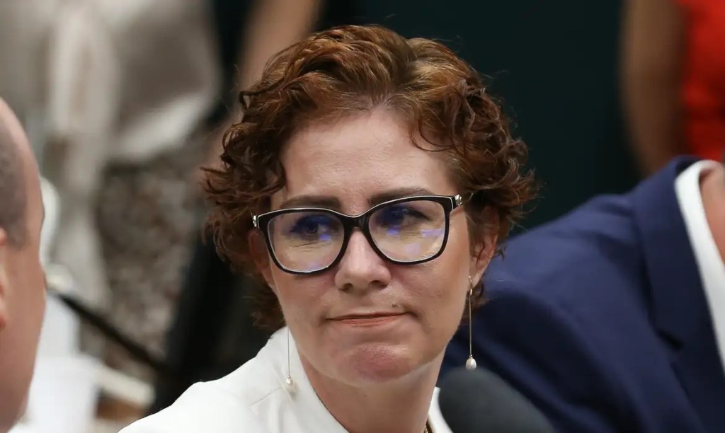 Zambelli reclama de condições em presídio na Itália e relata que desmaiou três vezes na última semana