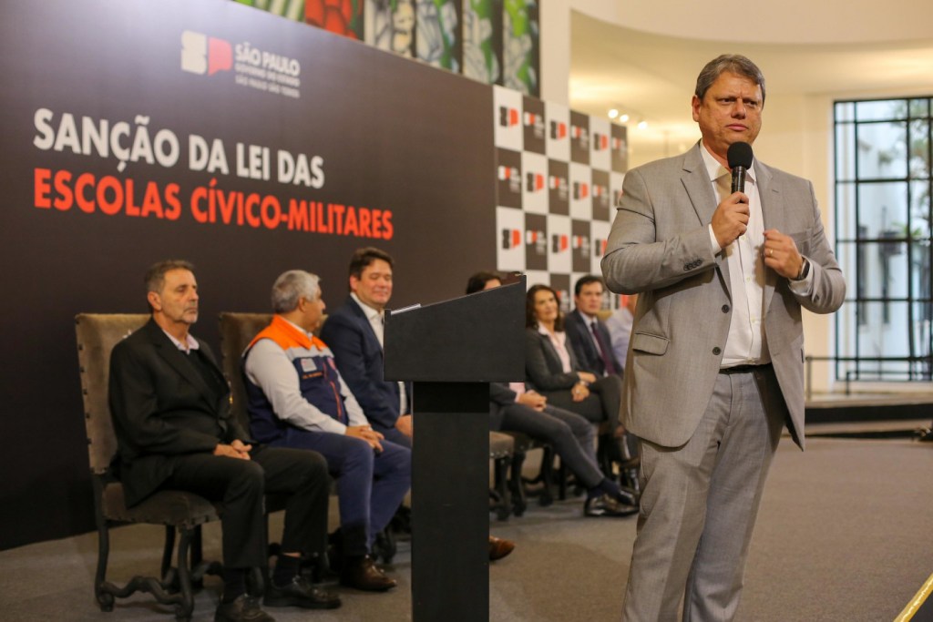 Bandeira de Tarcísio, escola cívico-militar pode não sair do papel; indicações ao TCE são ‘esperança’ de aliados