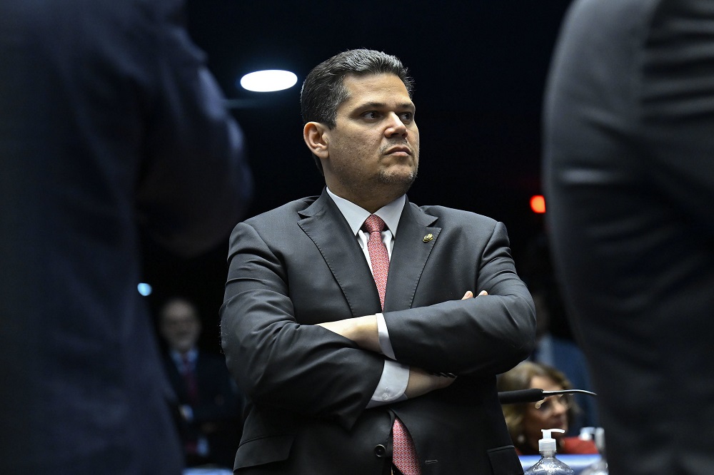 Senado segue a Câmara, derruba aumento do IOF e impõe nova derrota ao governo Lula