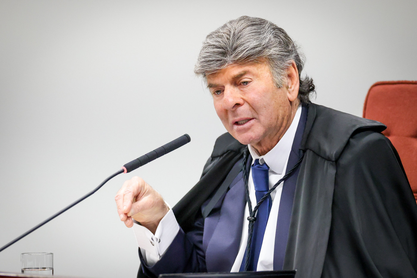Fux diverge de Moraes e Dino e vota por anular processo da trama golpista