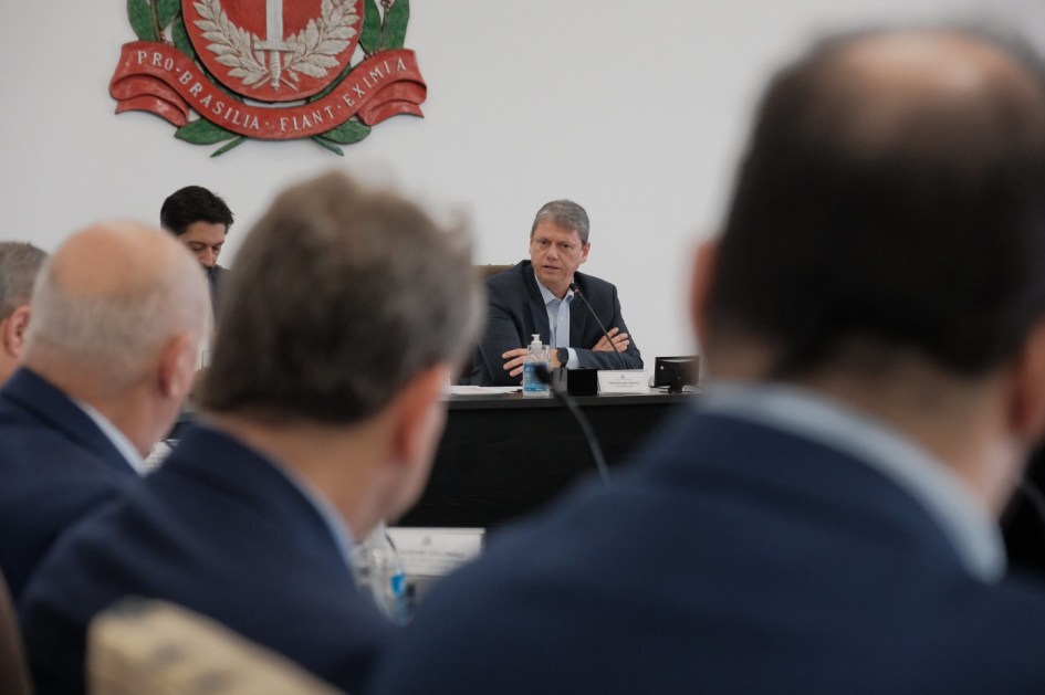 Tarcísio de Freitas e Ricardo Nunes participam de reunião de autoridades paulistas sobre ações no combate a intoxicação por metanol