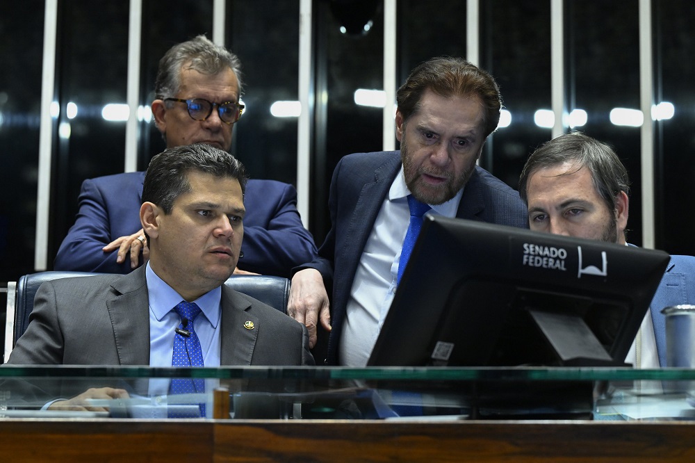 Alcolumbre não gastará energia para derrubar o sigilo de imagens no Senado, dizem aliados