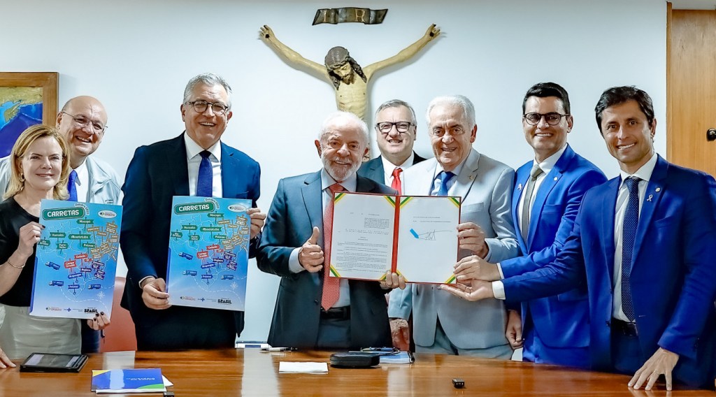Lula sanciona MP que acelera atendimento de especialistas no SUS