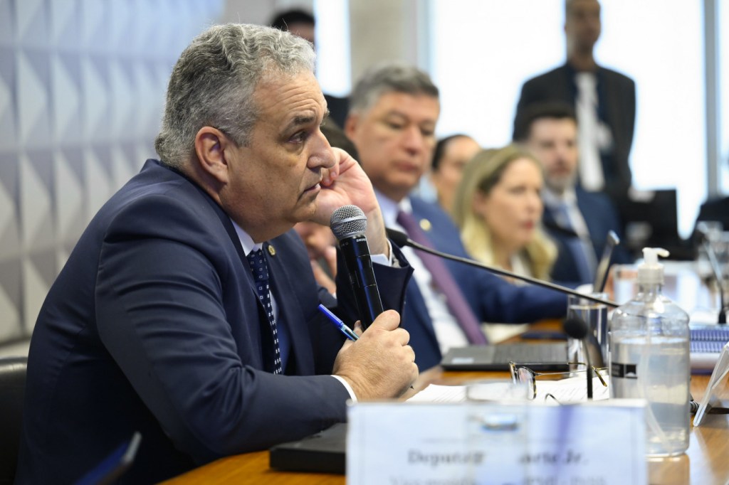 Relator da CPMI do INSS recusa visita a Bolsonaro para evitar questionamentos