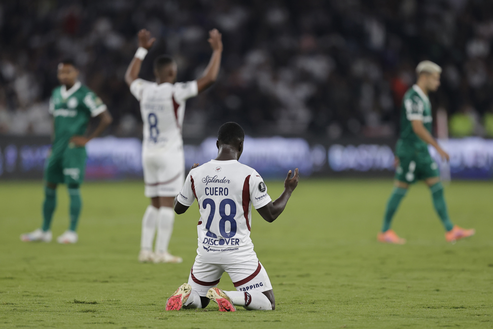 Libertadores: Quando o 'pobre' surpreende o 'rico' no jogo do imprevisível
