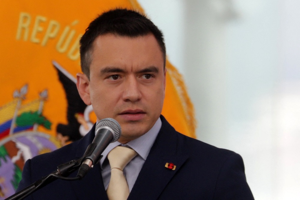 Presidente do Equador sai ileso de ataque a tiros contra sua caravana