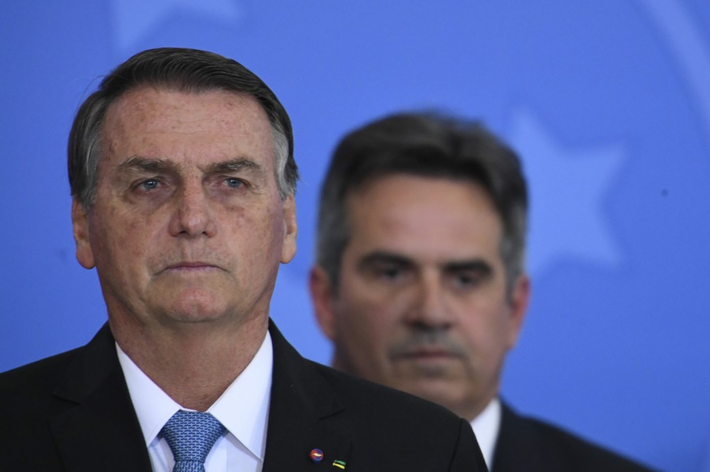 Ciro Nogueira recua após troca de críticas com Eduardo Bolsonaro e diz que não terá desavença com filhos do ex-presidente