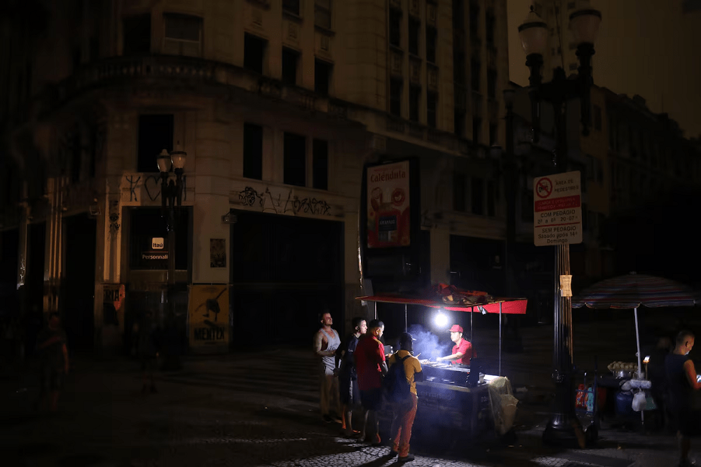 Apagão é registrado em diferentes estados do país na madrugada desta terça-feira