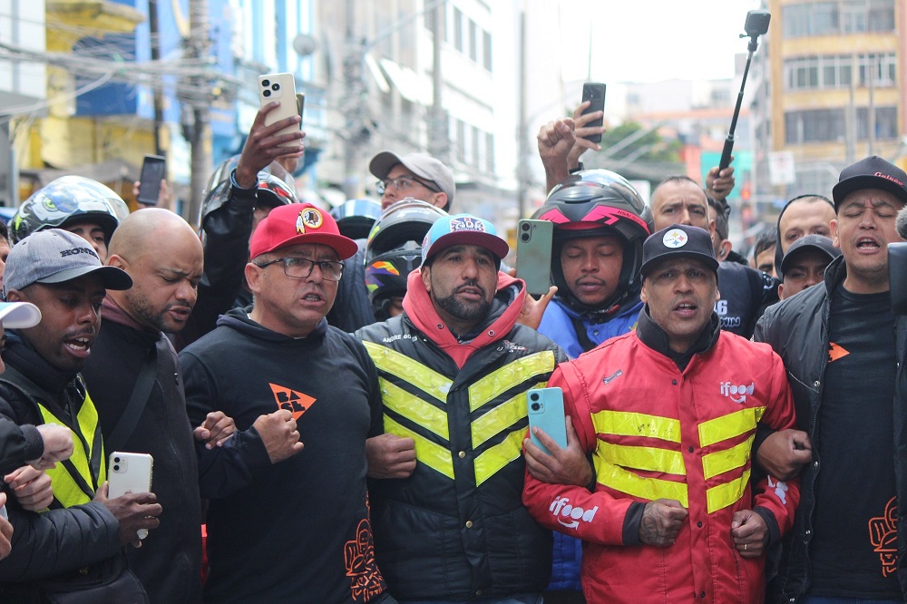 Motoboys protestam na 25 de Março após entregador ser baleado em roubo