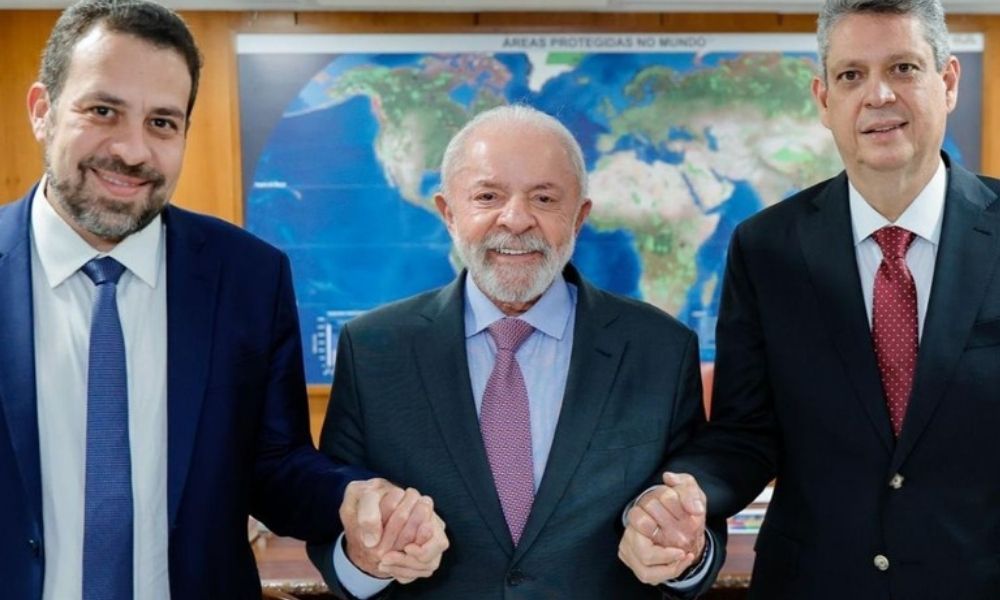 Lula demite Márcio Macêdo e chama Guilherme Boulos para fazer parte do governo