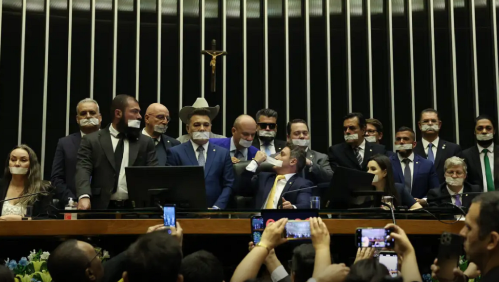 Em cartada final pró-anistia, PL planeja manobra por aprovação na Câmara