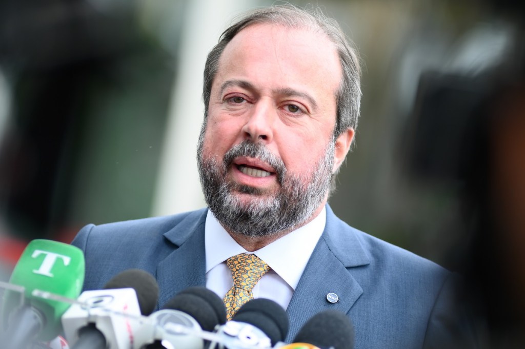 ‘Não houve falta de energia, mas um problema na infraestrutura’, diz ministro de Minas e Energia sobre apagão 