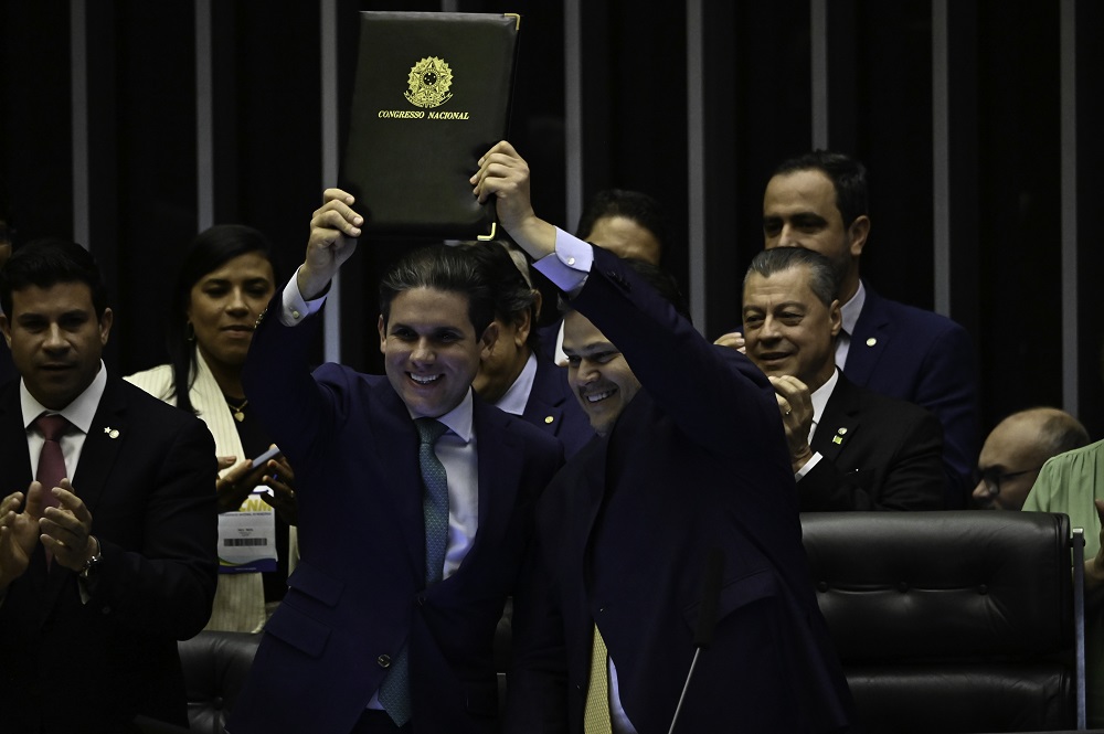 Alcolumbre e Motta dão aval a calendário de pagamento obrigatório de emendas, afirmam líderes