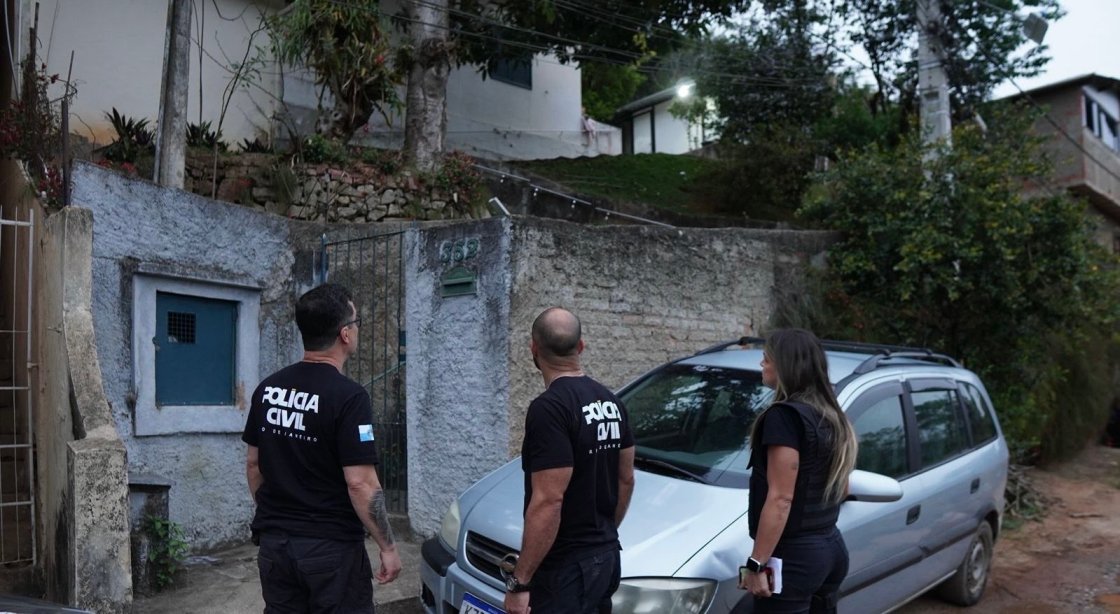 Polícias civis do Rio de Janeiro durante a Operação Asfixia