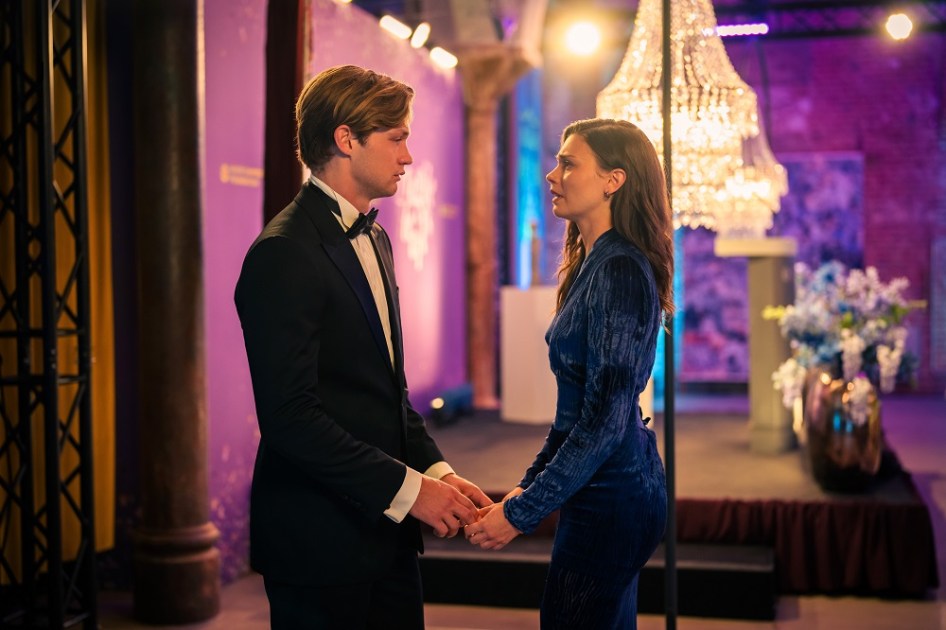 James (Damian Hardung) e Ruby (Harriet Herbig-Matten) em cena de 'Maxton Hall"