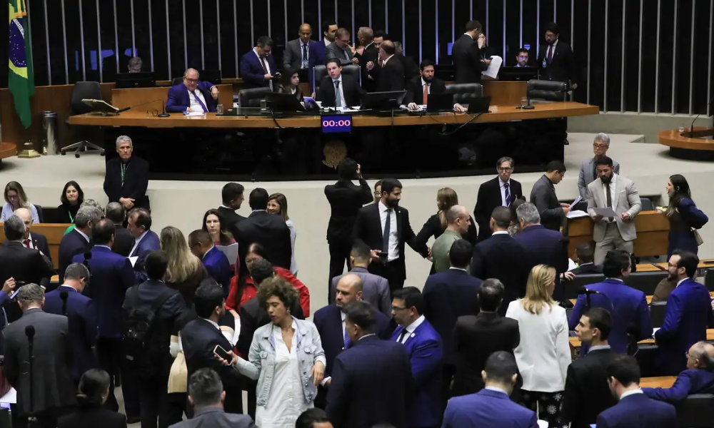 Câmara aumenta penas para crimes como extorsão e escudo humano