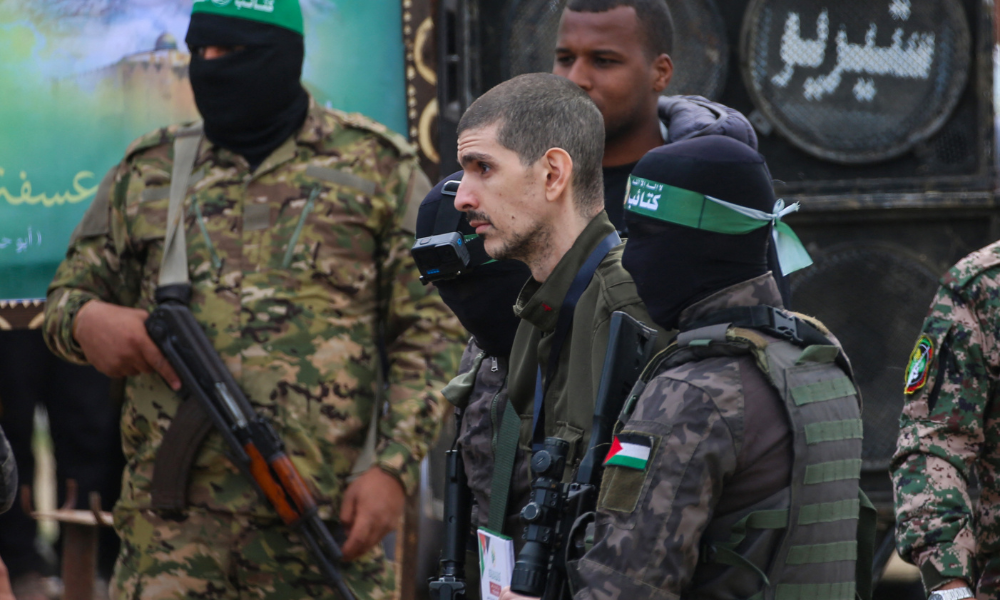 Hamas entrega reféns