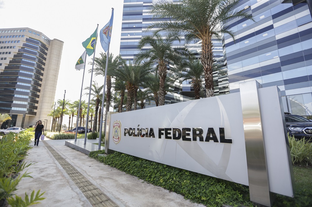 Polícia Federal investiga compra de time de futebol com dinheiro do tráfico