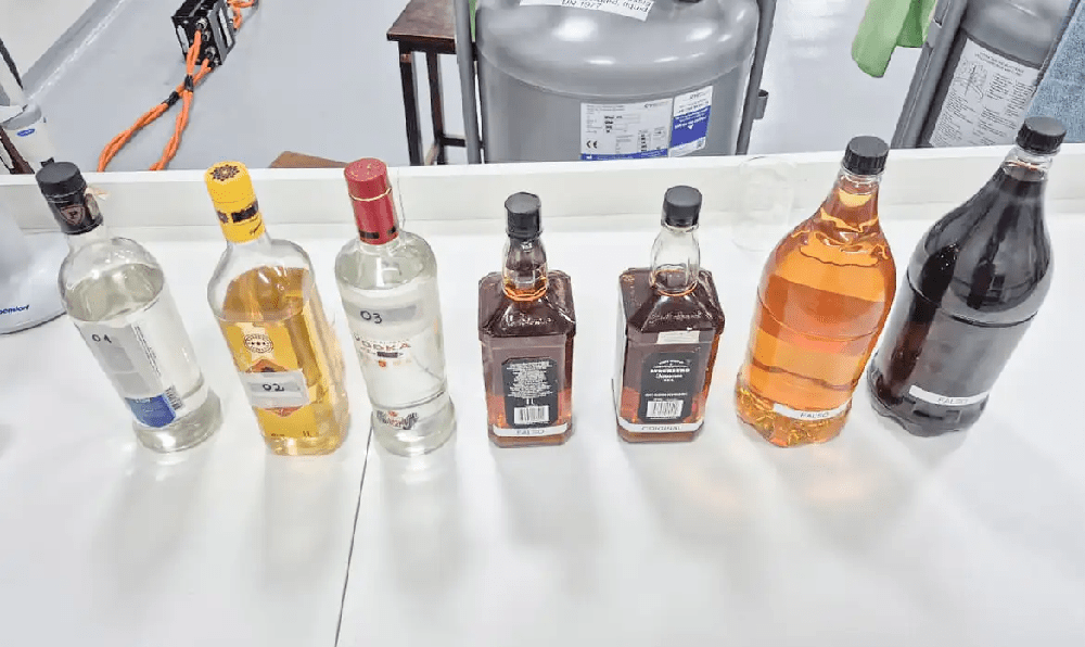 garrafas de bebidas alcoólicas apreendidas em São Paulo