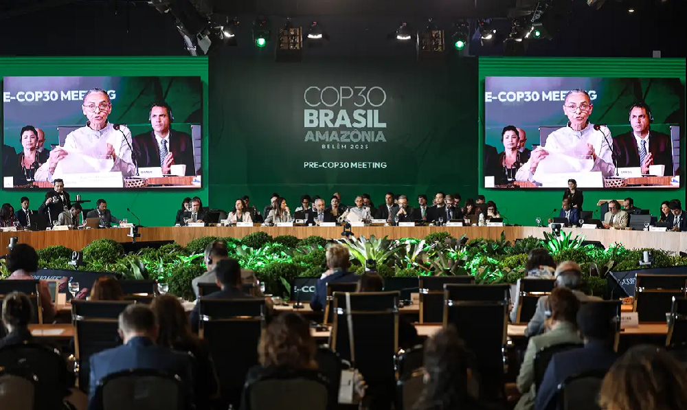 Subsídio para energia limpa precisa superar o de fósseis, diz Marina Silva