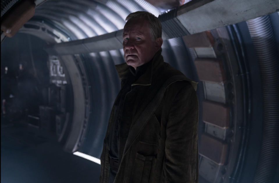 Stellan Skarsgård em cena da série "Andor"